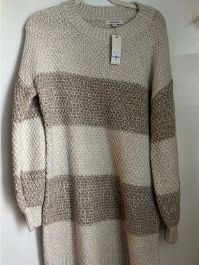 Francesca's Collections Chunky Stripe Crewneck Sweater Dress in Cream & Tan